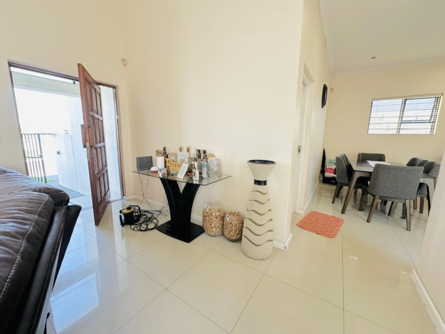 4 Bedroom Property for Sale in Parklands North Western Cape